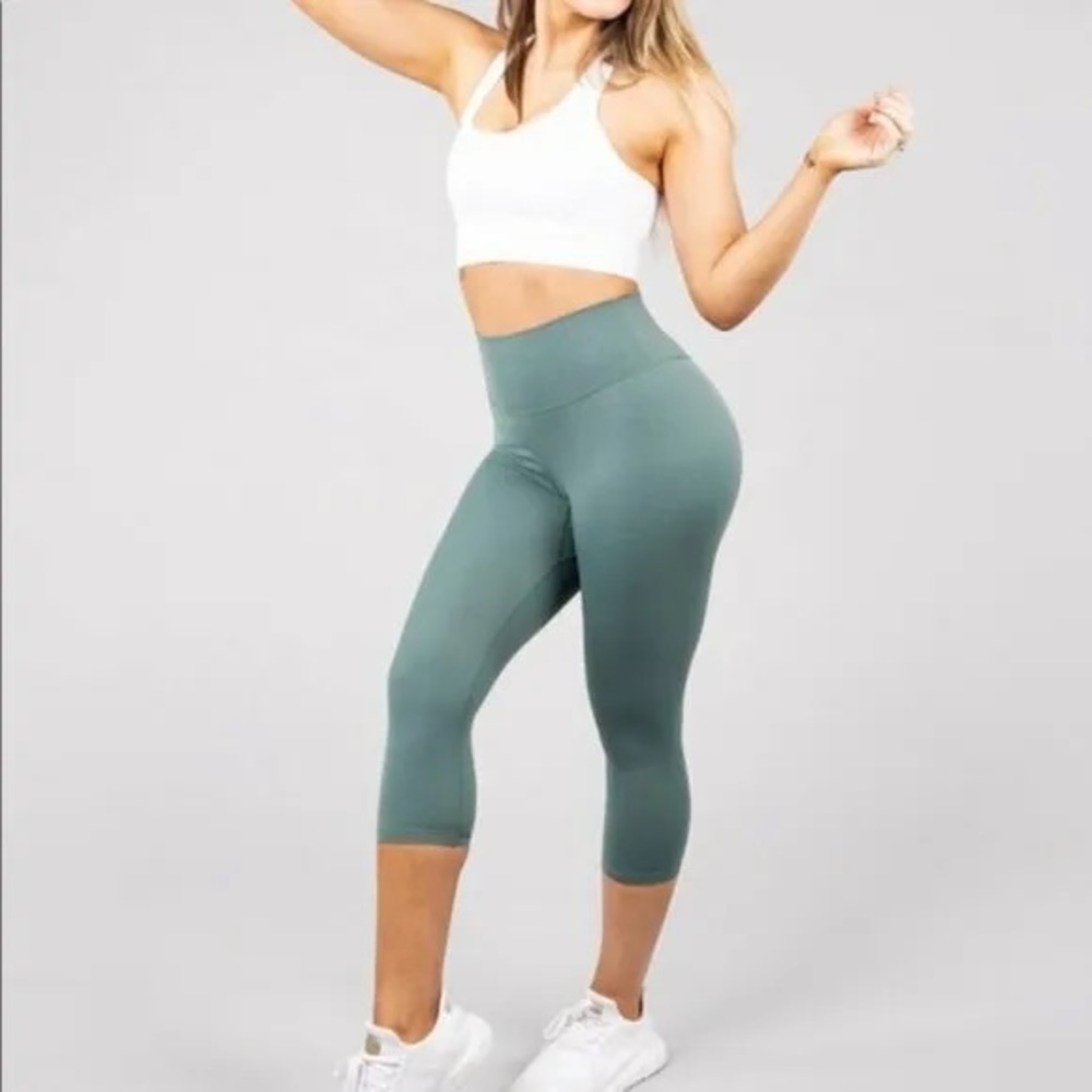 Buffbunny Seamless High Waisted Crop Leggings Sage Green